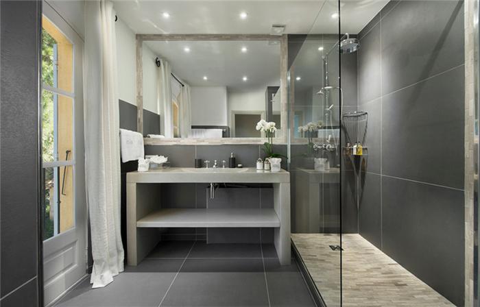 Gạch ốp lát nhà tắm mang đến sự thay đổi về màu sắc và phong cách cho phòng tắm của bạn. Với nhiều mẫu mã đa dạng, bạn có thể lựa chọn từ những chi tiết đơn giản cho đến những hoa văn kiểu mẫu, tạo nên không gian phòng tắm ấn tượng và đặc biệt.